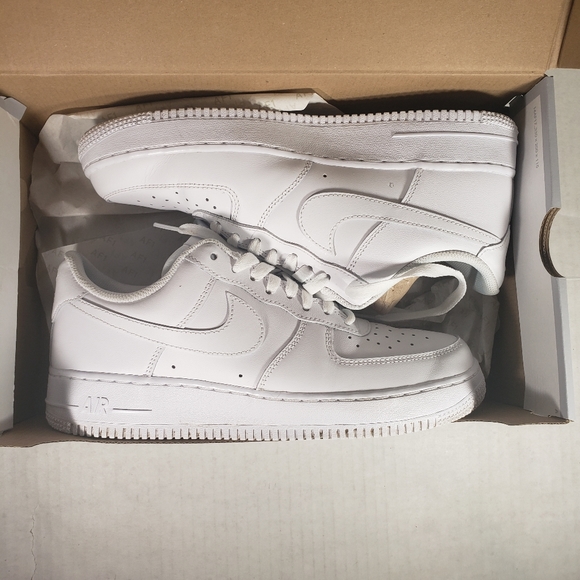 Unisex Nike AF1 '07 LE Sneakers - Picture 3 of 10